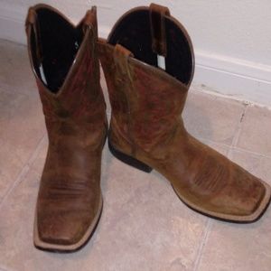 Size 5W Ariat Boots